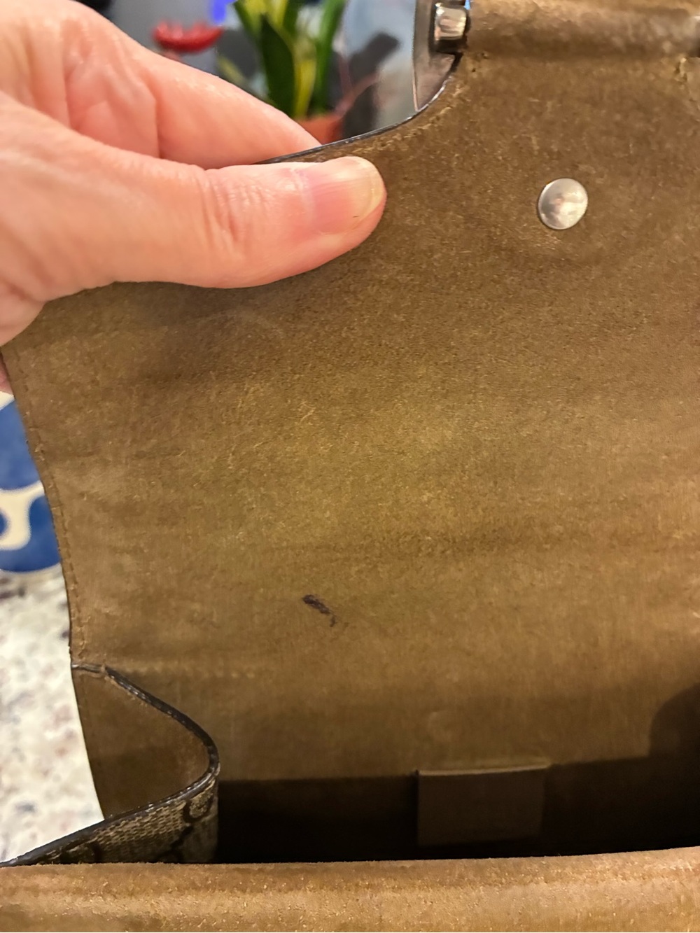 Gucci GG Supreme Canvas Shoulder Bag in tan and silver - Picture 6 of 16